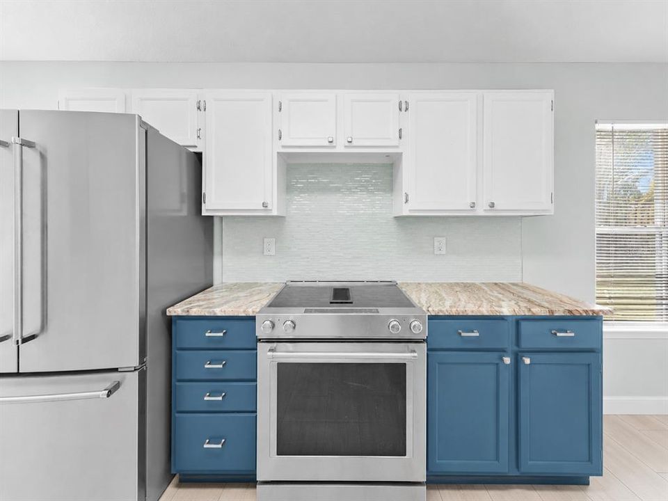 На продажу: $369,900 (4 спален, 2 ванн, 1680 Квадратных фут)