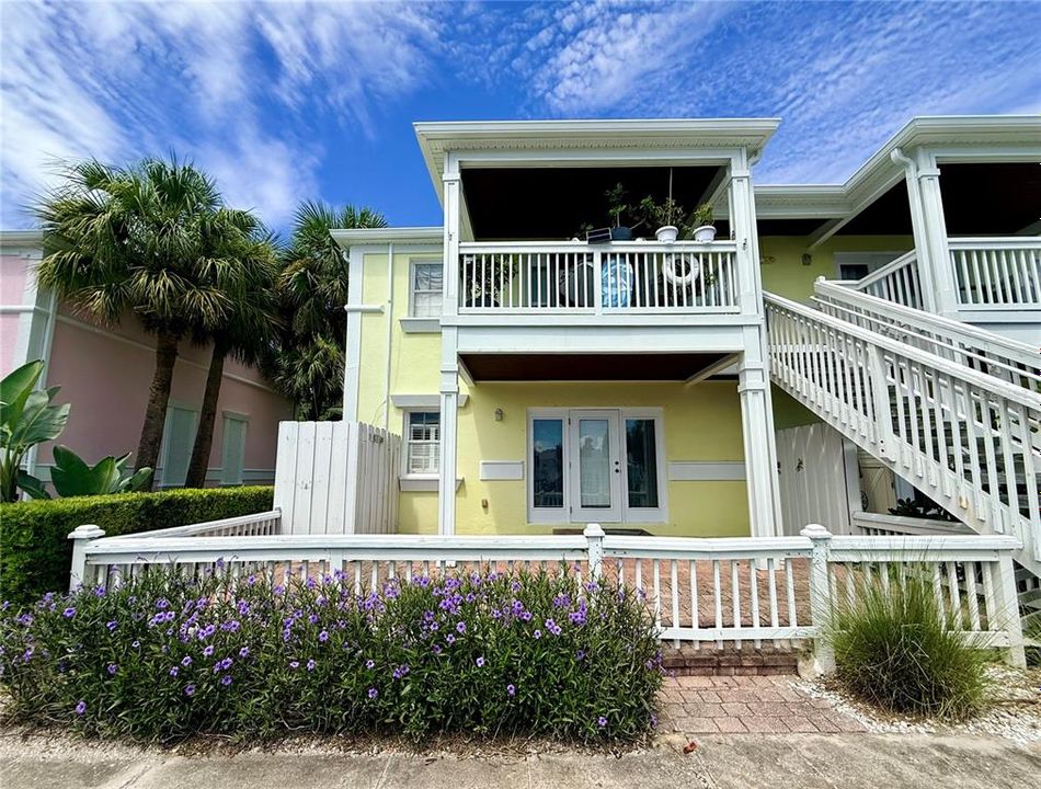 For Sale: $179,900 (1 beds, 1 baths, 562 Square Feet)