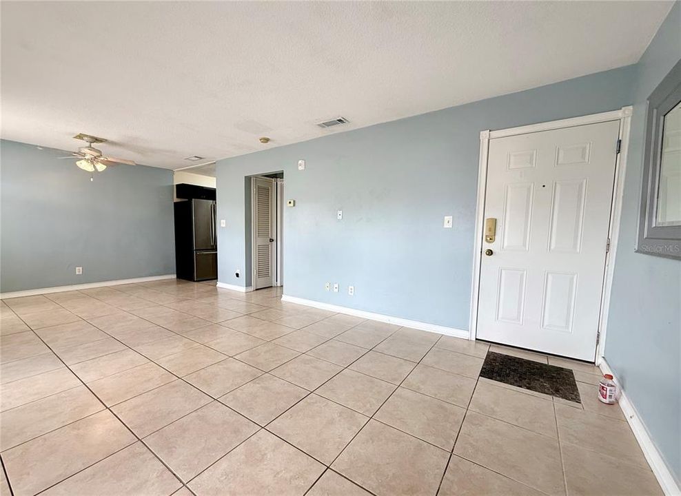 For Sale: $179,900 (1 beds, 1 baths, 562 Square Feet)