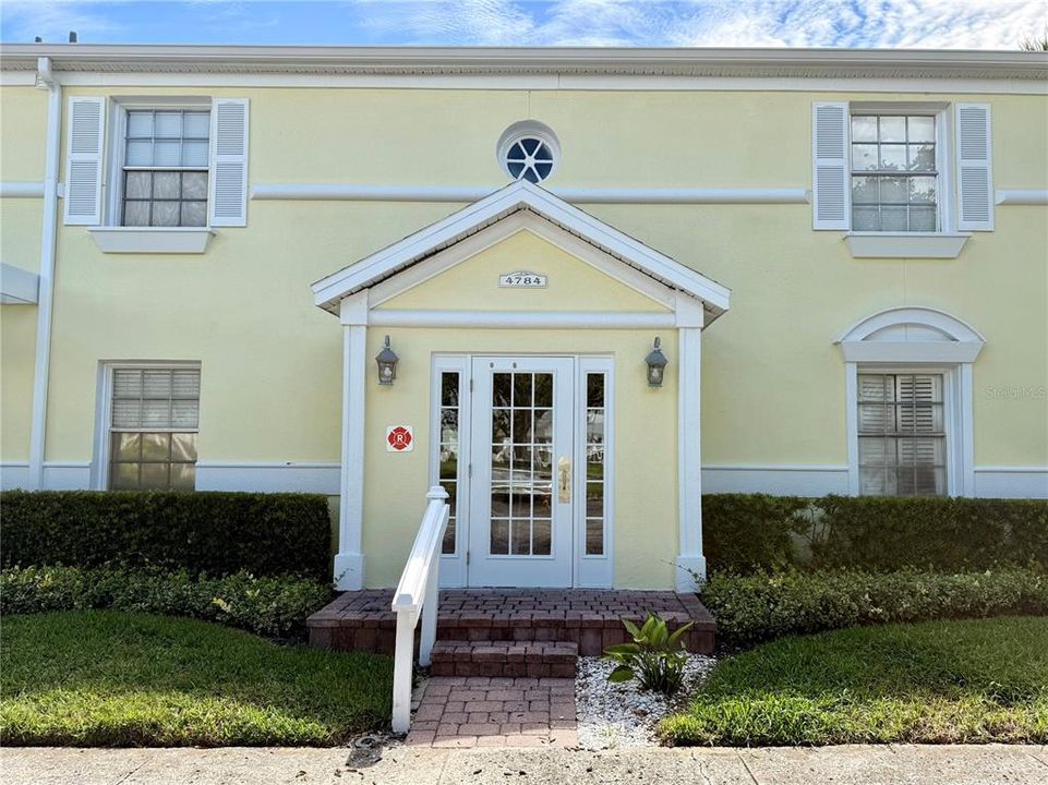 For Sale: $179,900 (1 beds, 1 baths, 562 Square Feet)