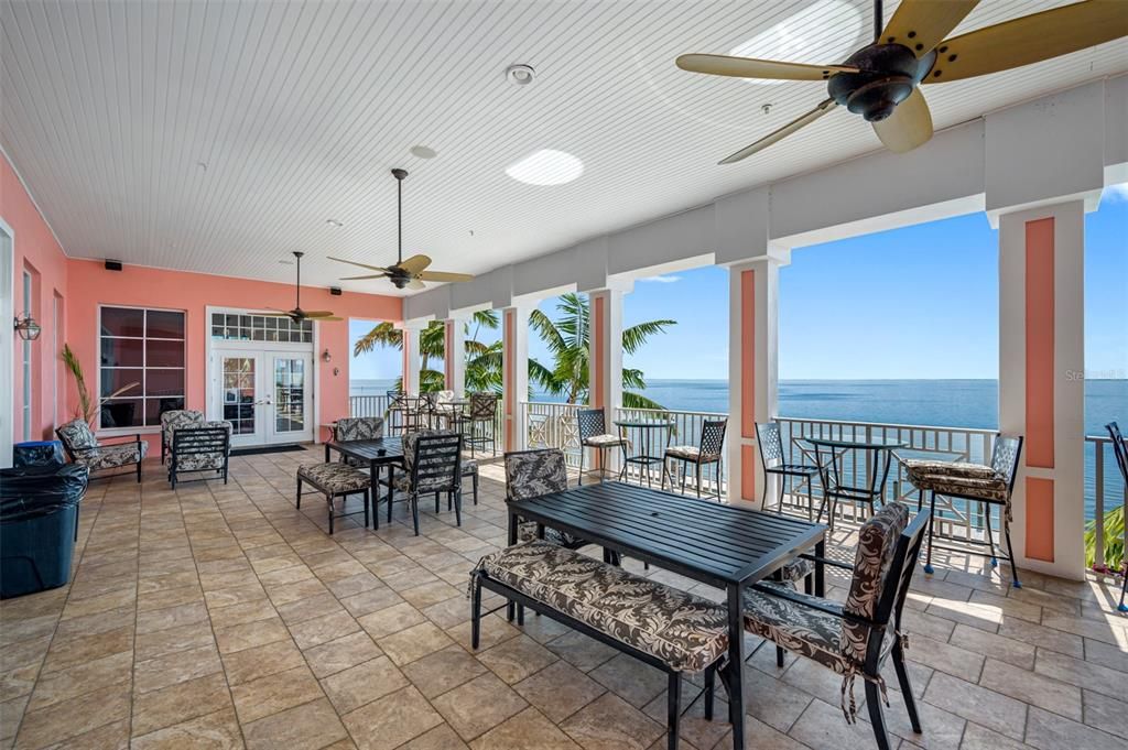 For Sale: $179,900 (1 beds, 1 baths, 562 Square Feet)