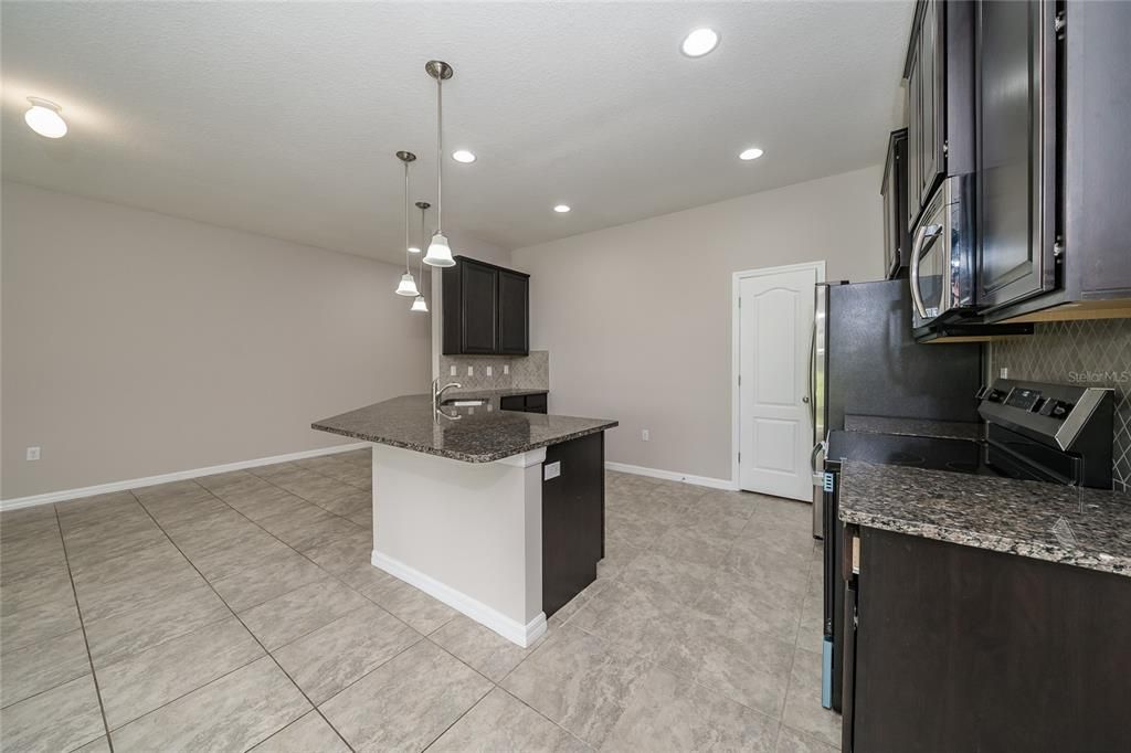 For Sale: $260,000 (3 beds, 2 baths, 1682 Square Feet)