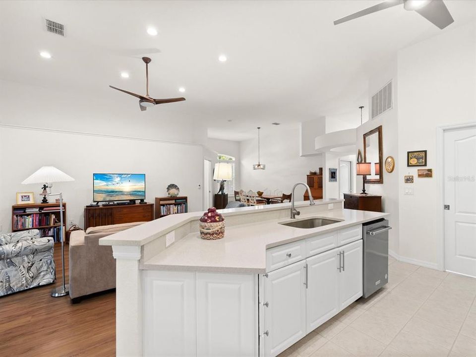 En Venta: $639,900 (3 camas, 2 baños, 2036 Pies cuadrados)