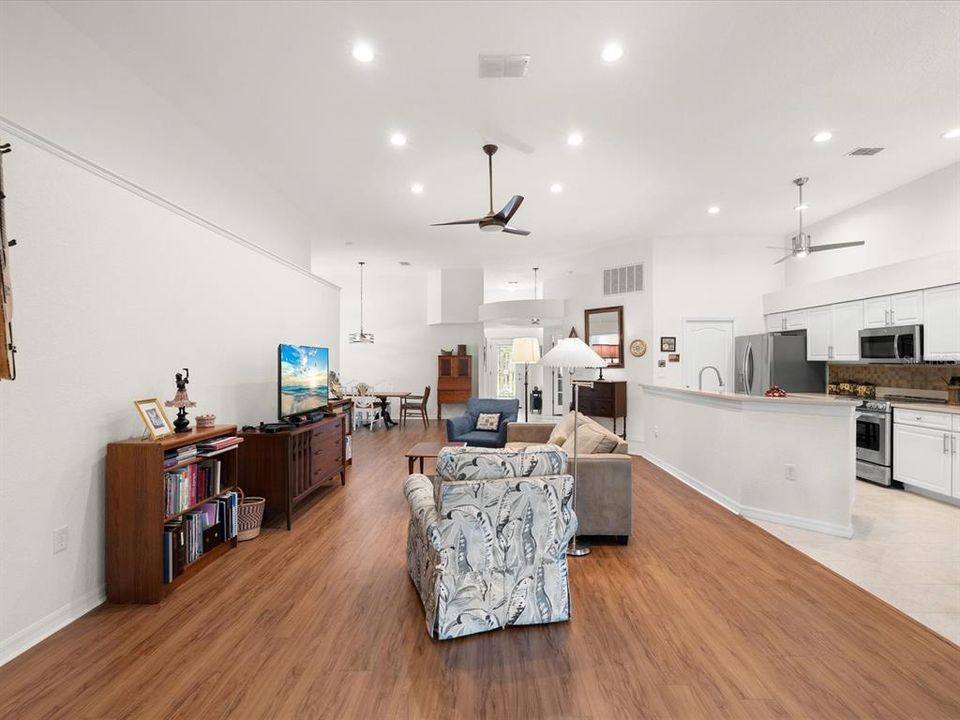 En Venta: $639,900 (3 camas, 2 baños, 2036 Pies cuadrados)