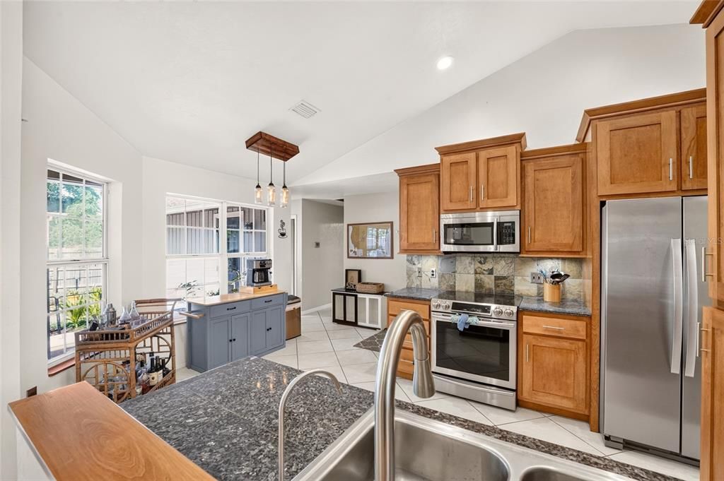 На продажу: $409,900 (4 спален, 3 ванн, 1707 Квадратных фут)