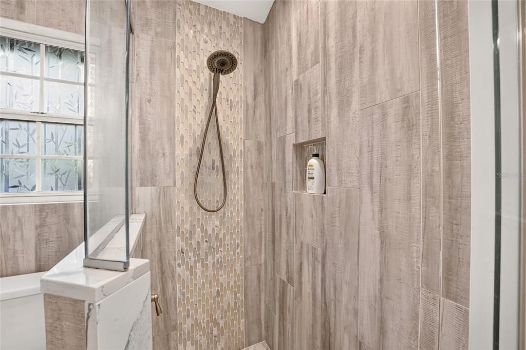 На продажу: $409,900 (4 спален, 3 ванн, 1707 Квадратных фут)