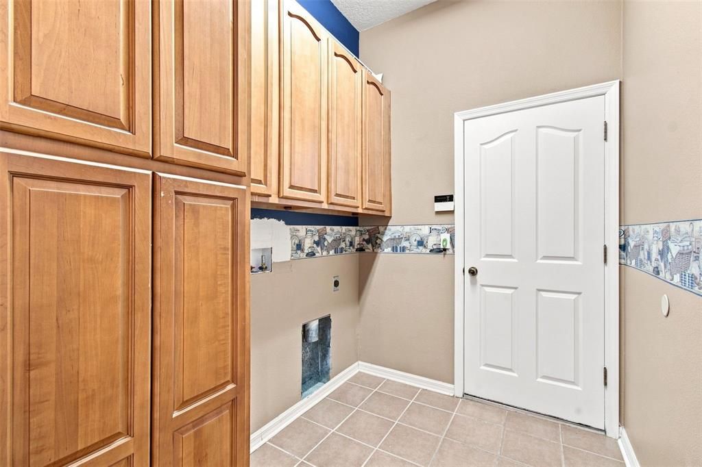 For Sale: $539,000 (5 beds, 3 baths, 2668 Square Feet)