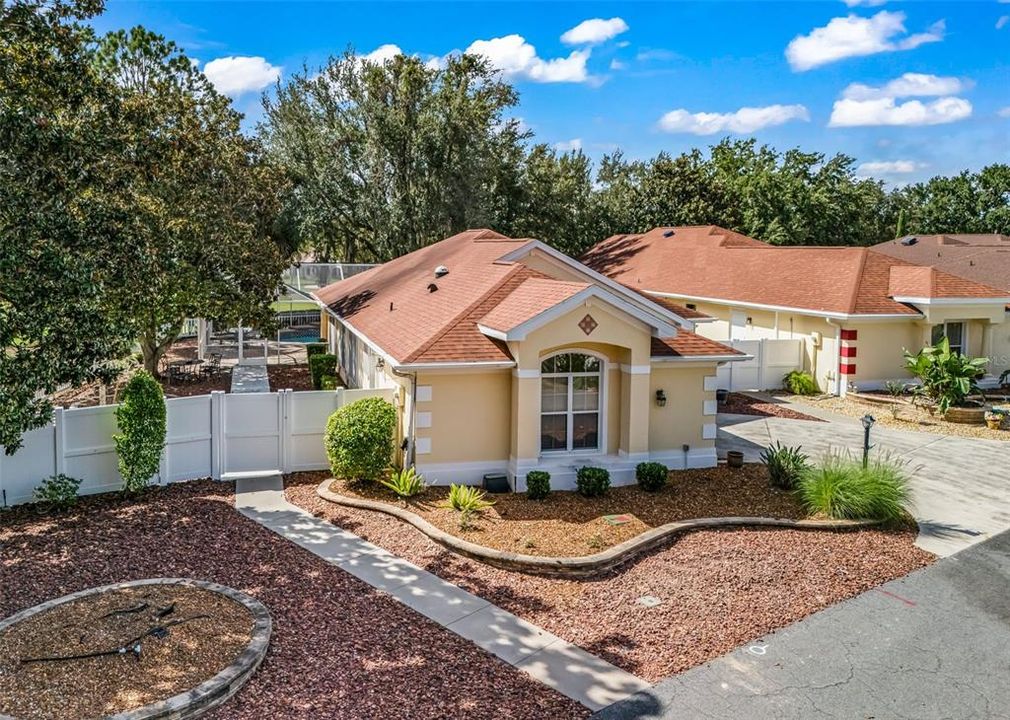 For Sale: $550,000 (2 beds, 2 baths, 1397 Square Feet)