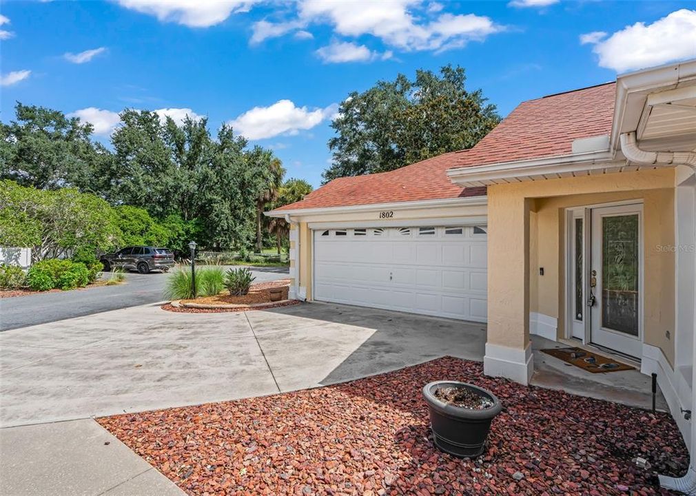 For Sale: $550,000 (2 beds, 2 baths, 1397 Square Feet)