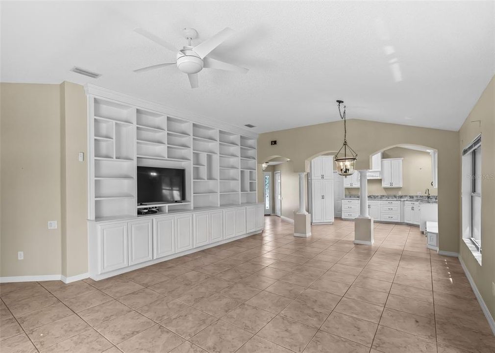 For Sale: $550,000 (2 beds, 2 baths, 1397 Square Feet)