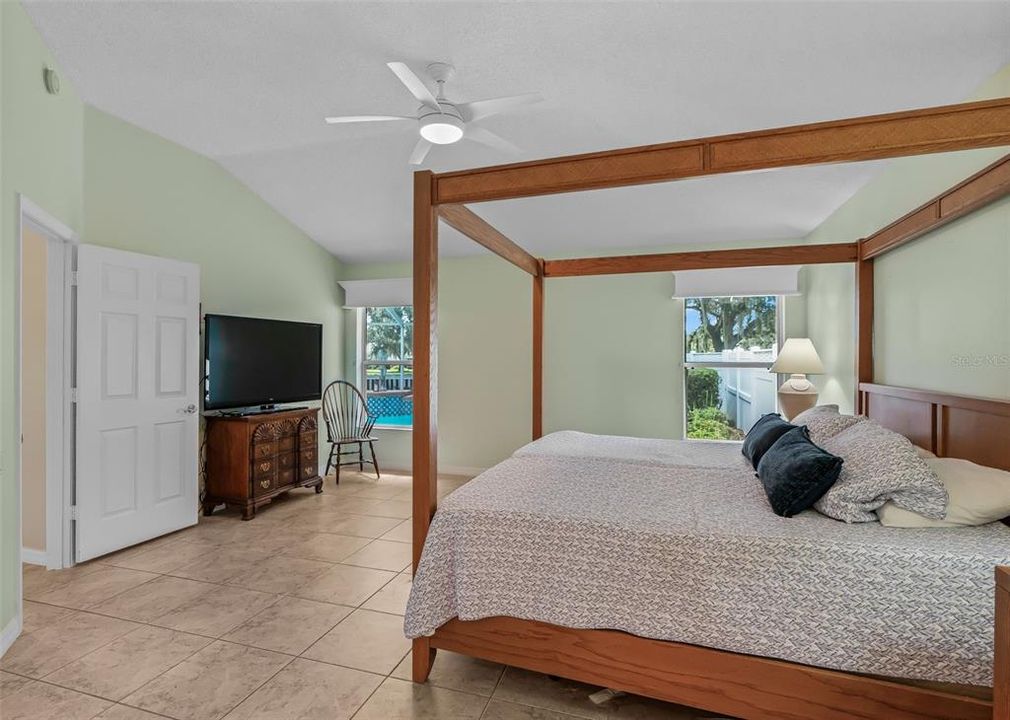 For Sale: $550,000 (2 beds, 2 baths, 1397 Square Feet)