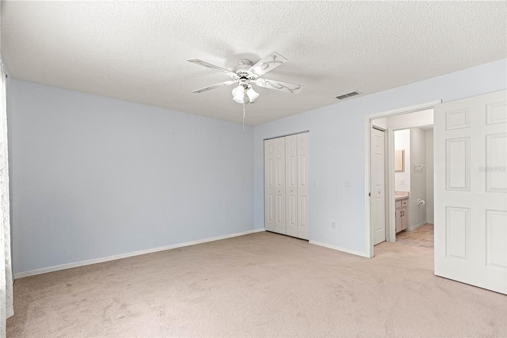 For Sale: $224,600 (2 beds, 2 baths, 1621 Square Feet)