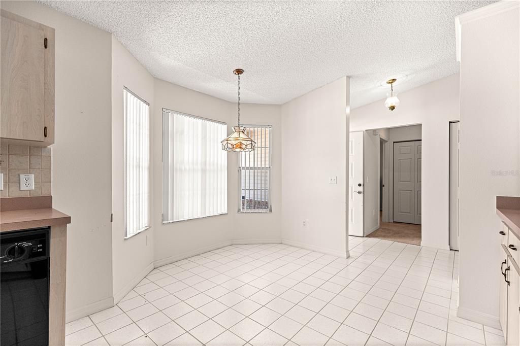 For Sale: $224,600 (2 beds, 2 baths, 1621 Square Feet)