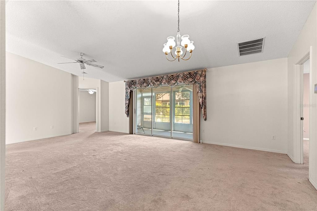 For Sale: $224,600 (2 beds, 2 baths, 1621 Square Feet)