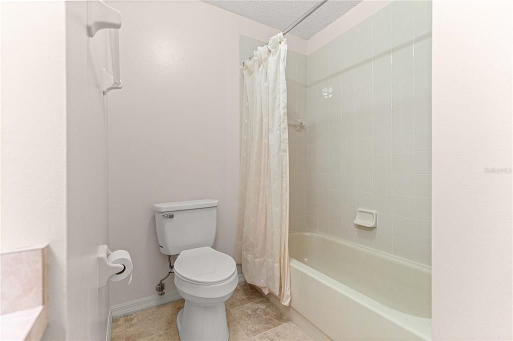 For Sale: $224,600 (2 beds, 2 baths, 1621 Square Feet)