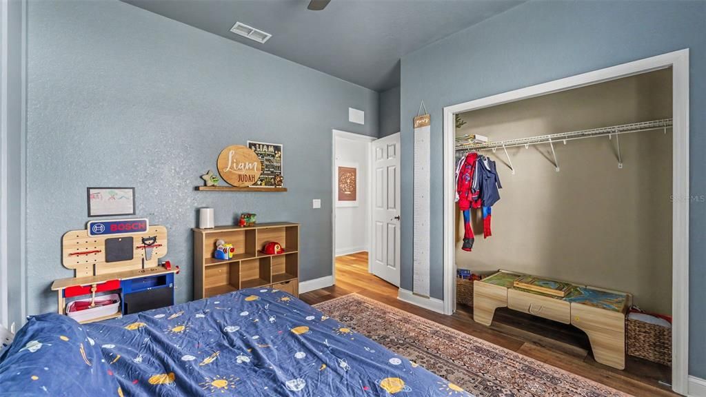 For Sale: $399,999 (4 beds, 2 baths, 1875 Square Feet)