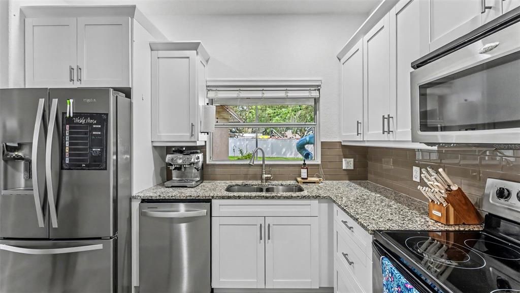 For Sale: $399,999 (4 beds, 2 baths, 1875 Square Feet)