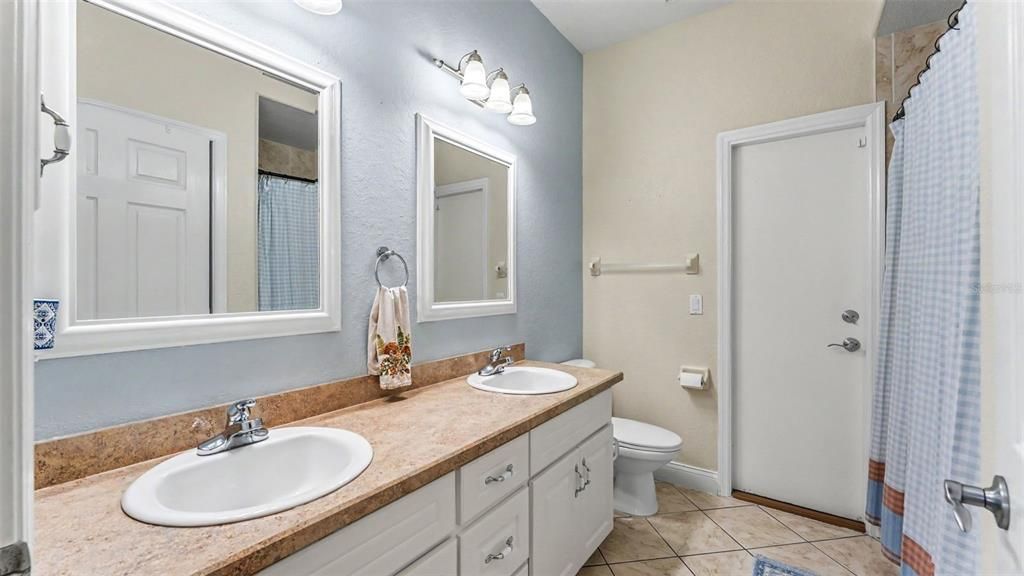 For Sale: $399,999 (4 beds, 2 baths, 1875 Square Feet)