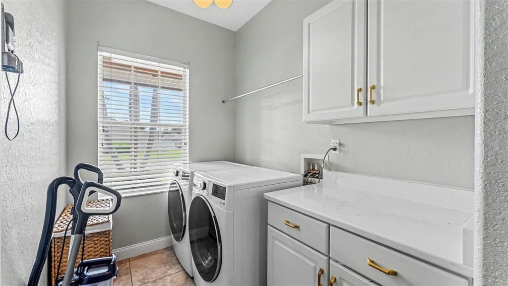 For Sale: $399,999 (4 beds, 2 baths, 1875 Square Feet)