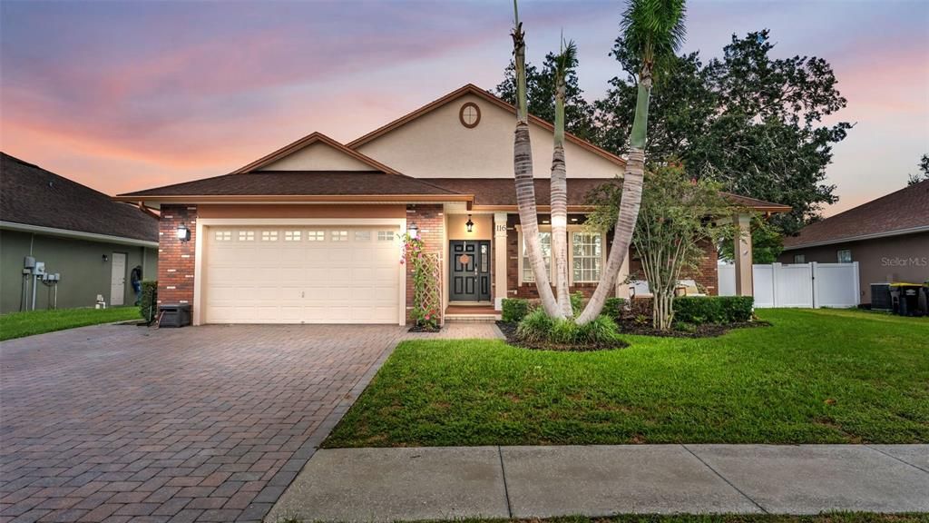 For Sale: $399,999 (4 beds, 2 baths, 1875 Square Feet)