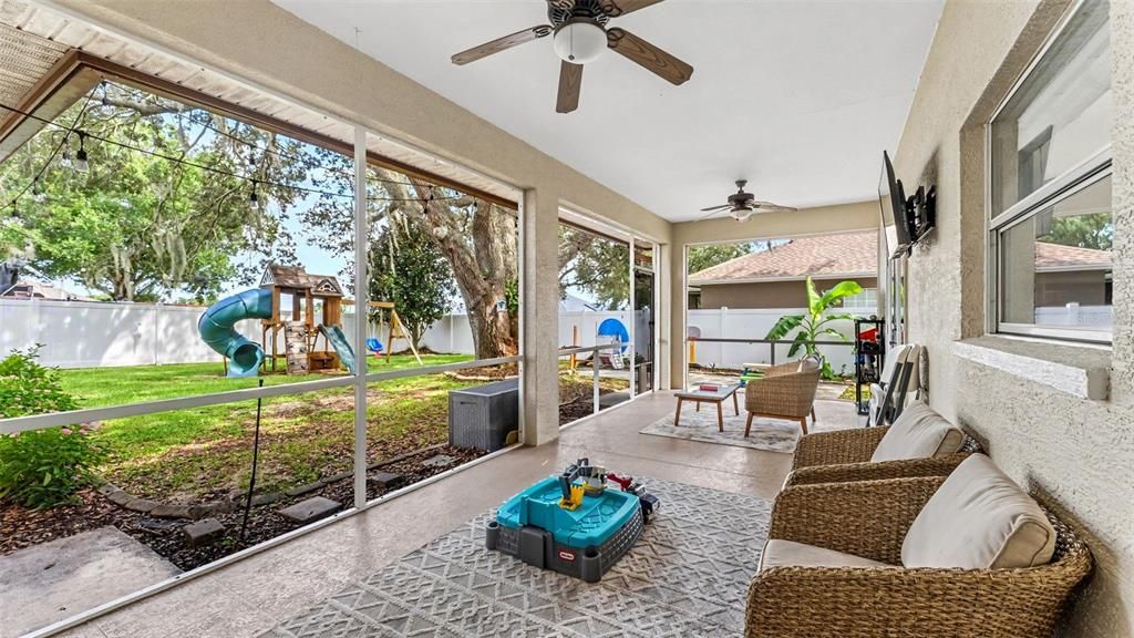 For Sale: $399,999 (4 beds, 2 baths, 1875 Square Feet)
