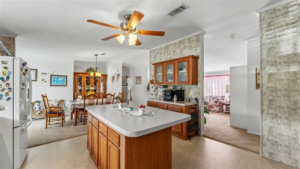 Activo con contrato: $249,900 (4 camas, 2 baños, 2356 Pies cuadrados)