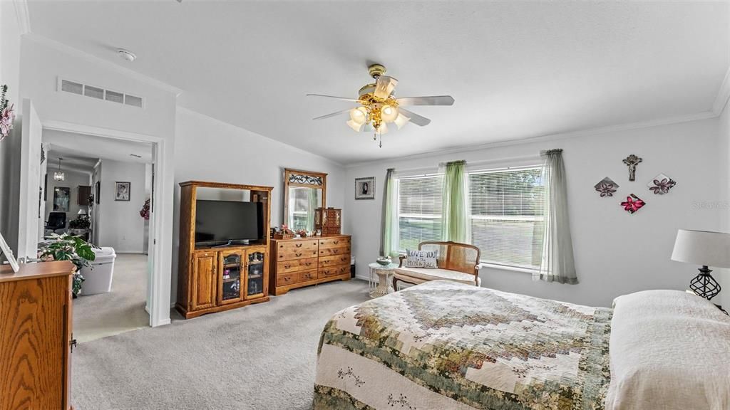 Activo con contrato: $249,900 (4 camas, 2 baños, 2356 Pies cuadrados)