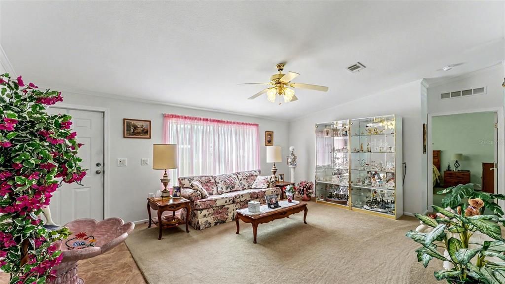 Activo con contrato: $249,900 (4 camas, 2 baños, 2356 Pies cuadrados)