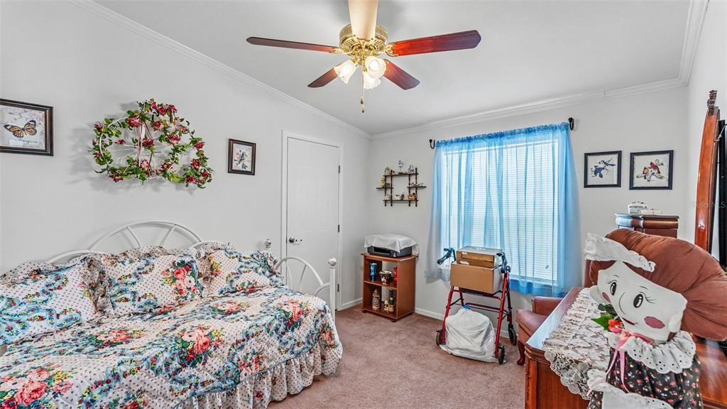 Activo con contrato: $249,900 (4 camas, 2 baños, 2356 Pies cuadrados)
