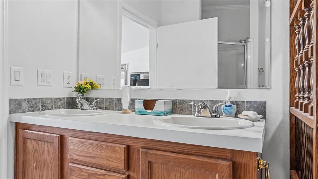 Activo con contrato: $249,900 (4 camas, 2 baños, 2356 Pies cuadrados)