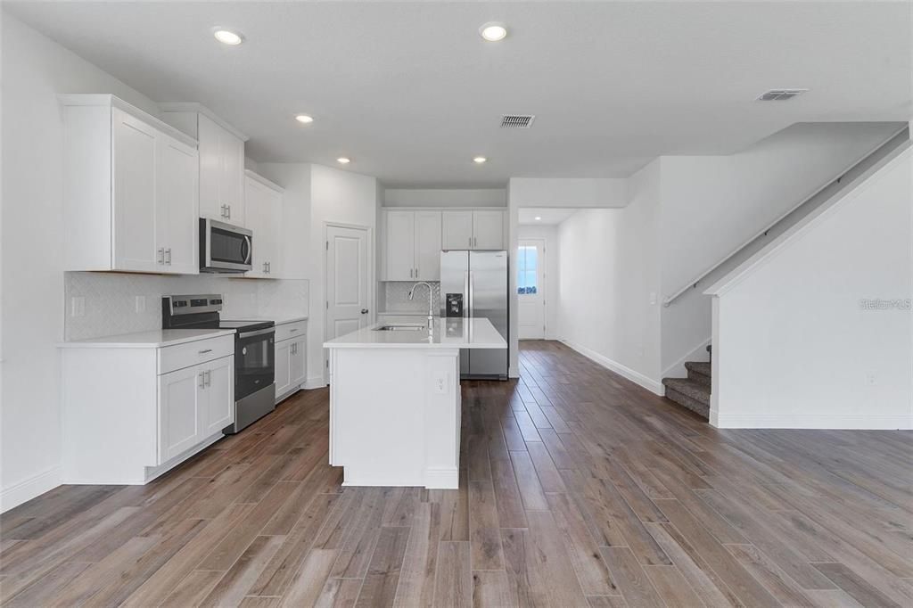 For Rent: $3,350 (4 beds, 2 baths, 2601 Square Feet)