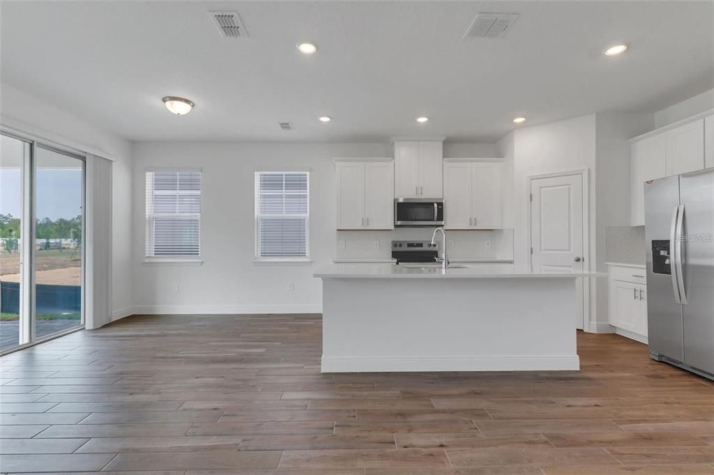 For Rent: $3,350 (4 beds, 2 baths, 2601 Square Feet)