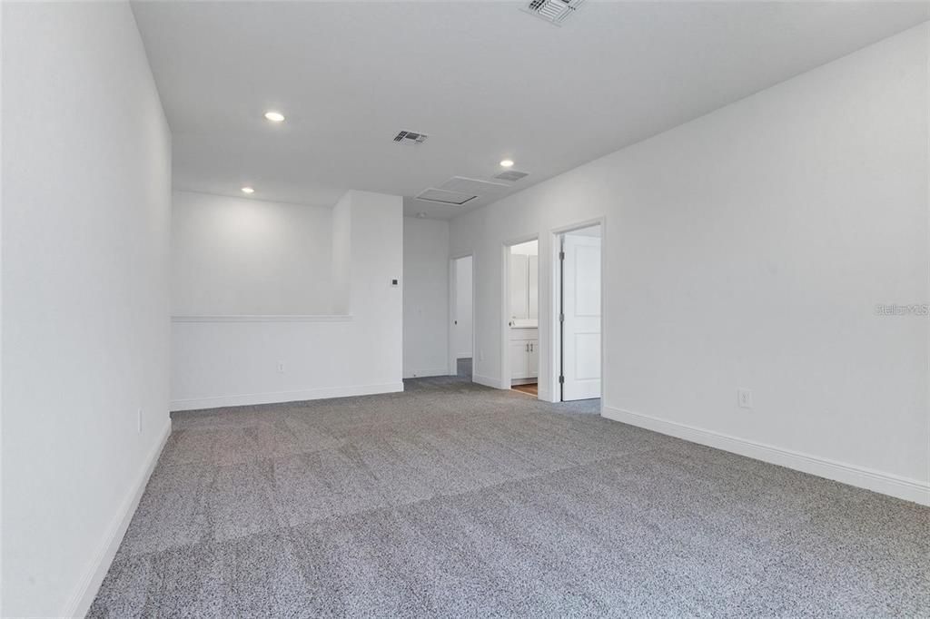 For Rent: $3,350 (4 beds, 2 baths, 2601 Square Feet)