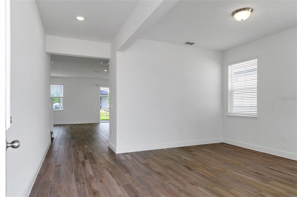 For Rent: $3,350 (4 beds, 2 baths, 2601 Square Feet)