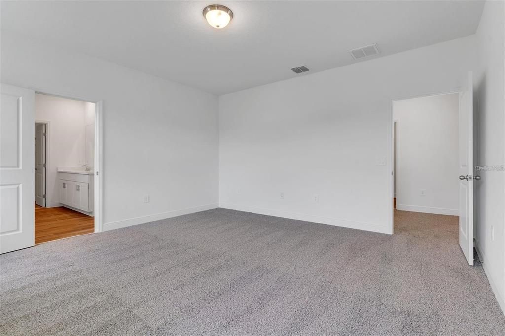 For Rent: $3,350 (4 beds, 2 baths, 2601 Square Feet)