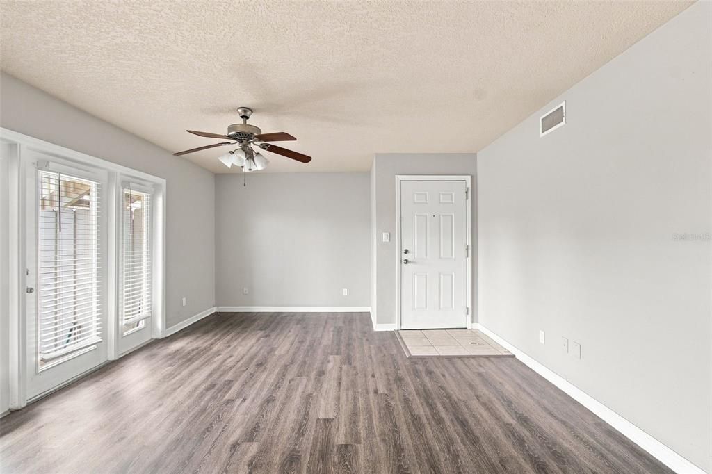 For Sale: $164,900 (1 beds, 1 baths, 646 Square Feet)