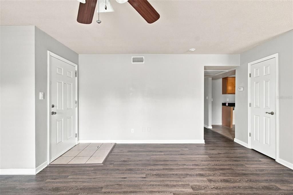 For Sale: $164,900 (1 beds, 1 baths, 646 Square Feet)