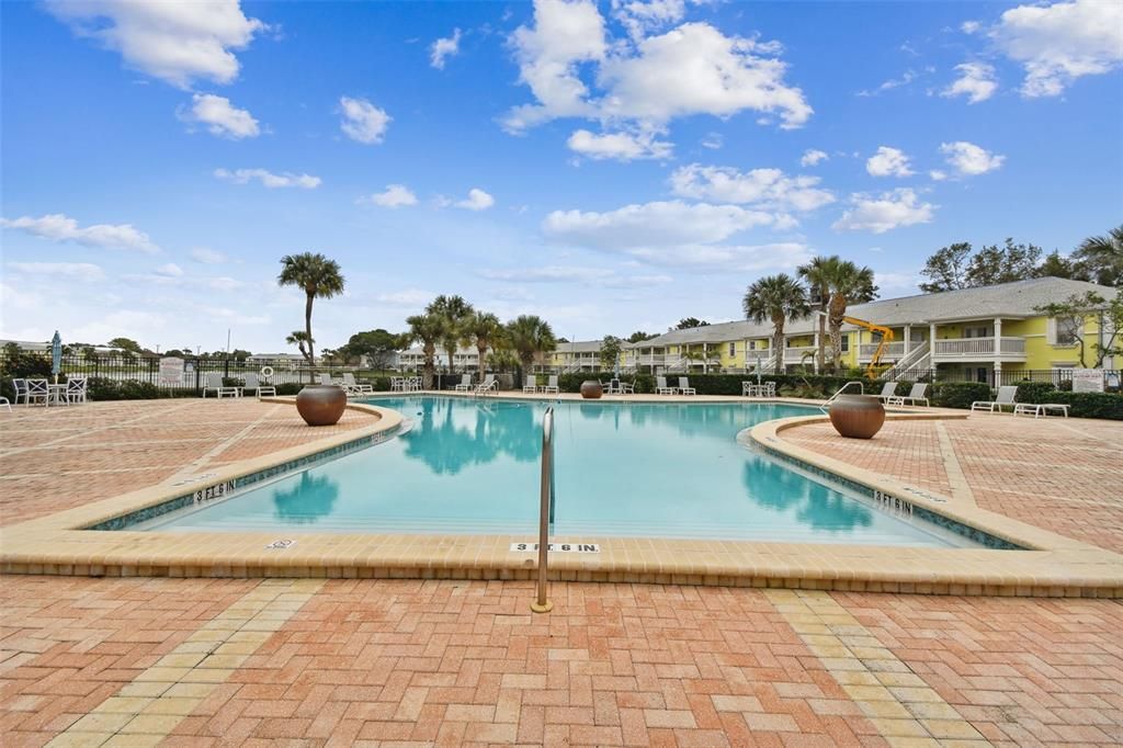 For Sale: $164,900 (1 beds, 1 baths, 646 Square Feet)