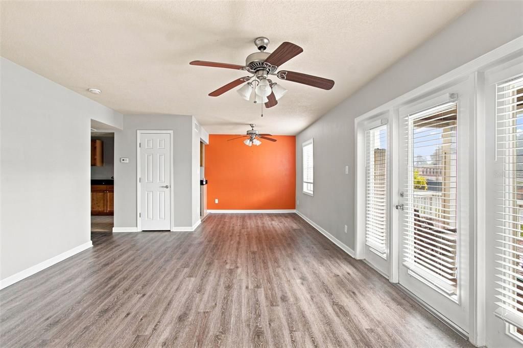For Sale: $164,900 (1 beds, 1 baths, 646 Square Feet)