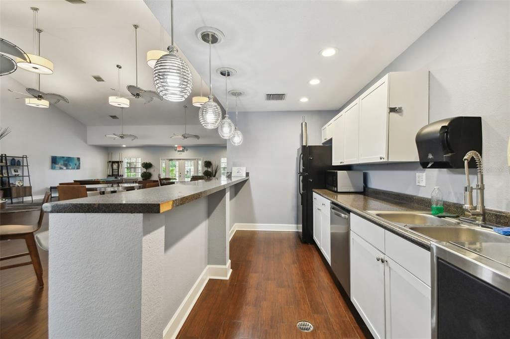 For Sale: $164,900 (1 beds, 1 baths, 646 Square Feet)