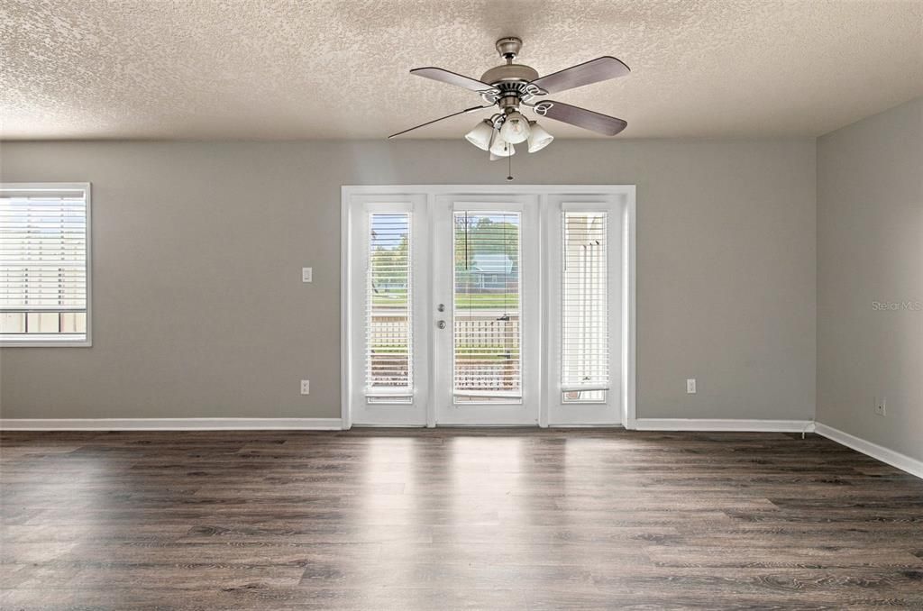 For Sale: $164,900 (1 beds, 1 baths, 646 Square Feet)