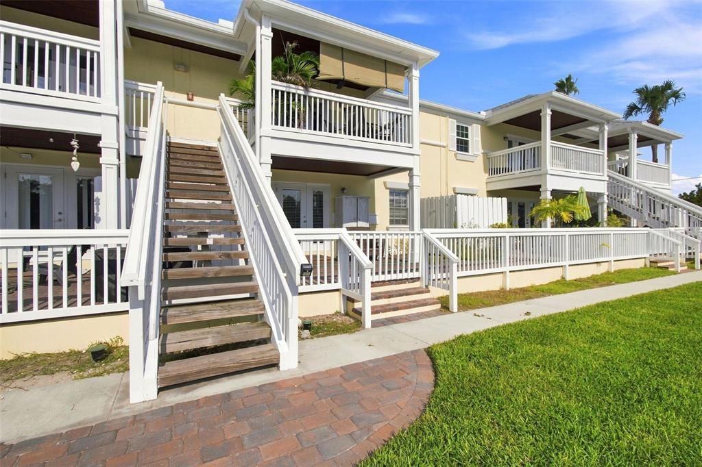 For Sale: $164,900 (1 beds, 1 baths, 646 Square Feet)
