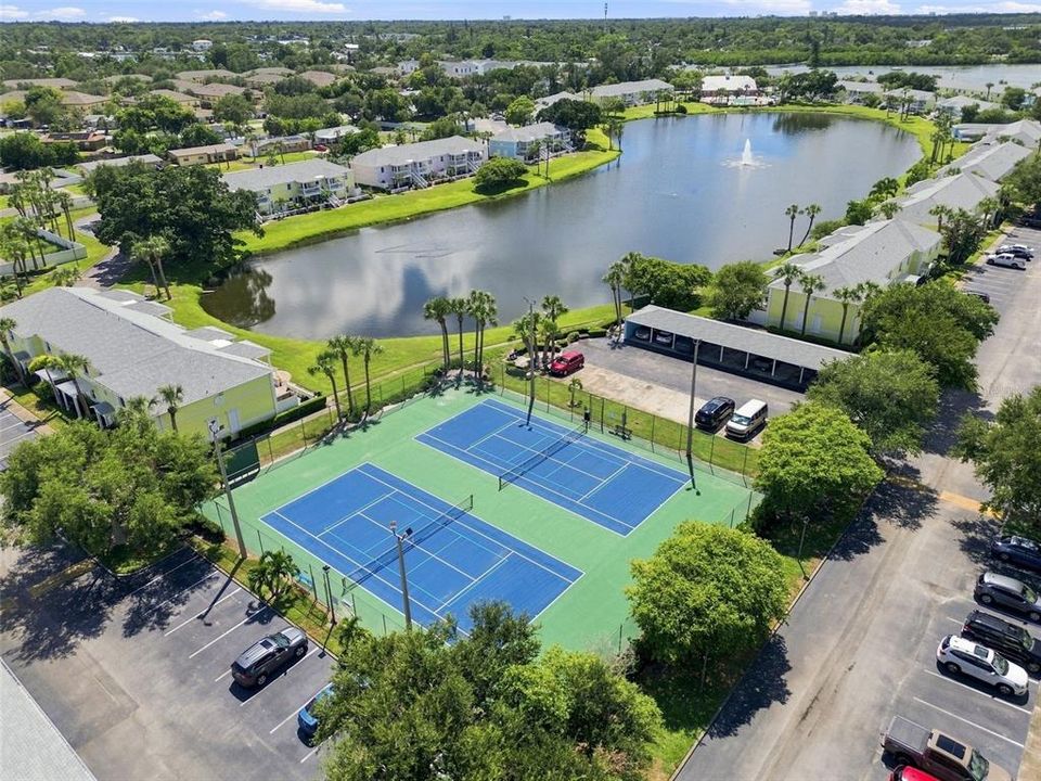 For Sale: $164,900 (1 beds, 1 baths, 646 Square Feet)