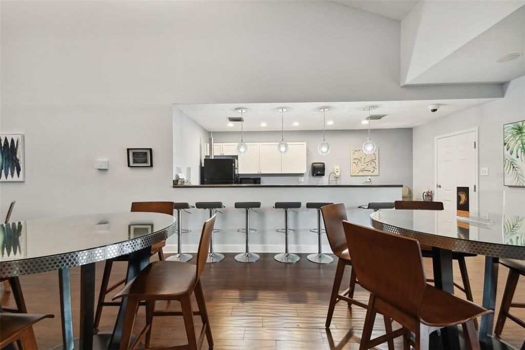 For Sale: $164,900 (1 beds, 1 baths, 646 Square Feet)