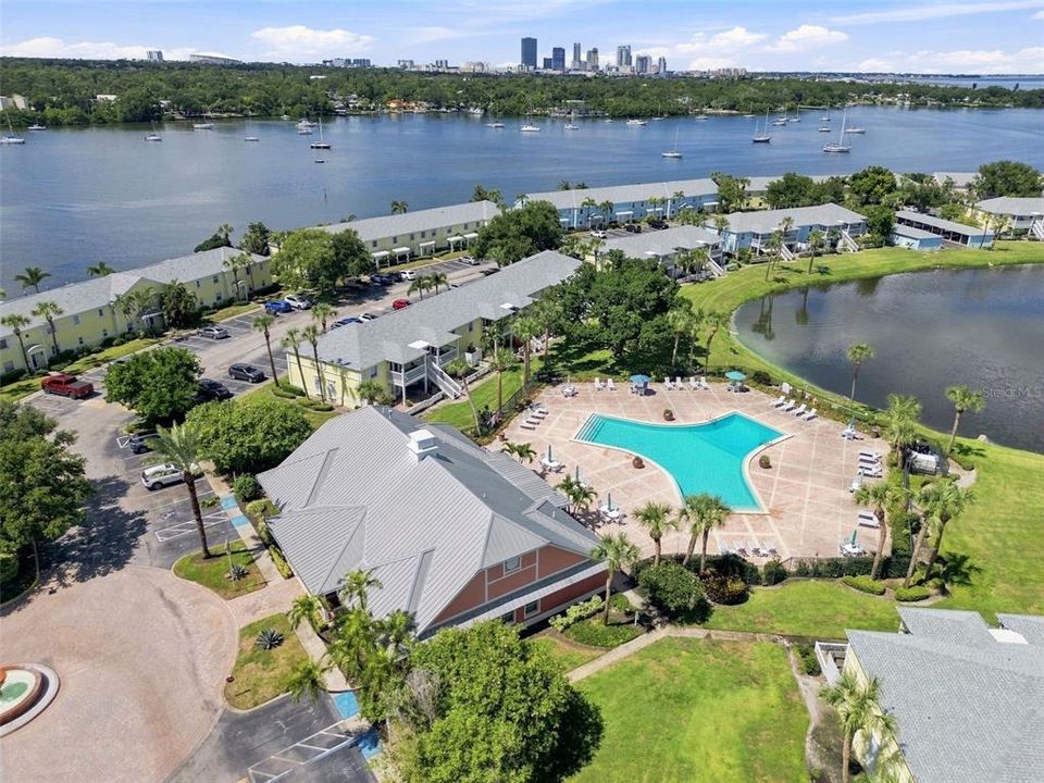 For Sale: $164,900 (1 beds, 1 baths, 646 Square Feet)