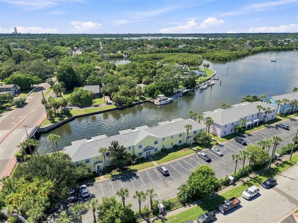For Sale: $164,900 (1 beds, 1 baths, 646 Square Feet)