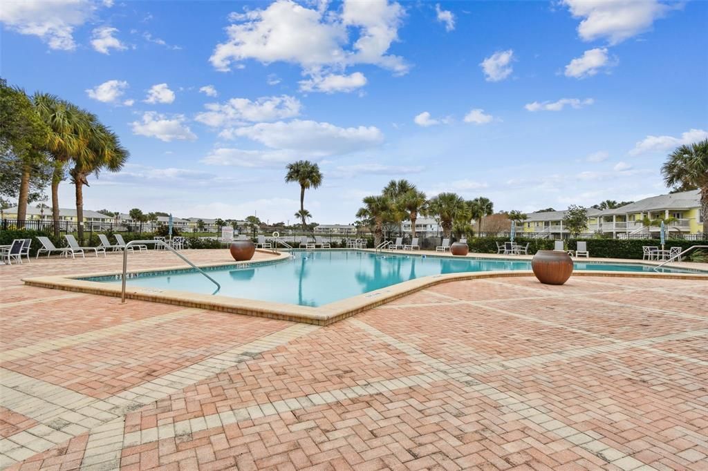 For Sale: $164,900 (1 beds, 1 baths, 646 Square Feet)