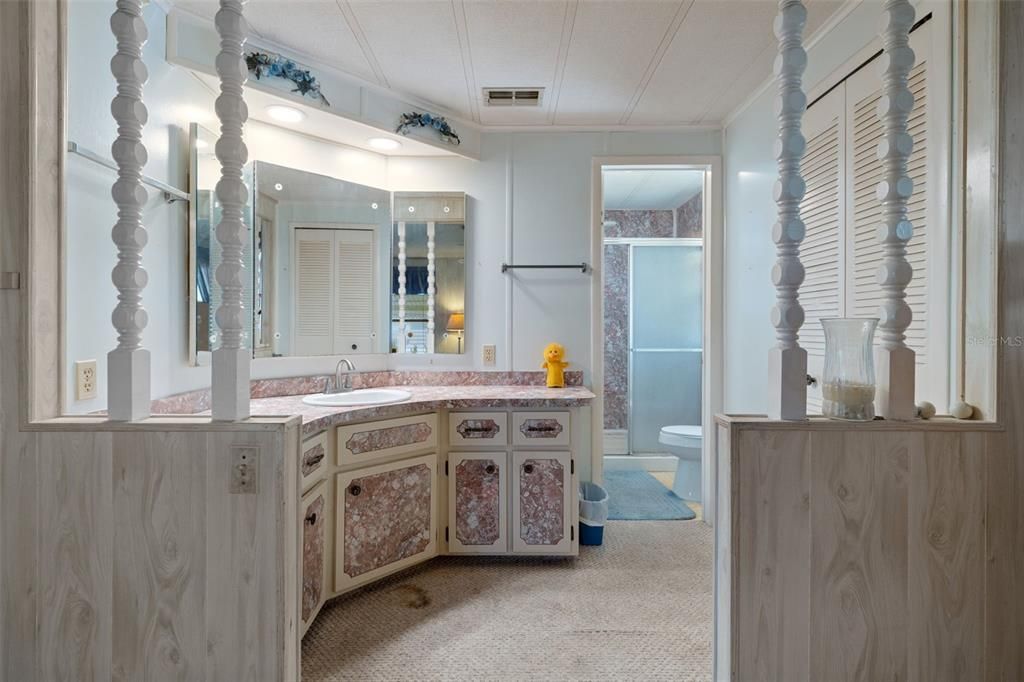 For Sale: $174,900 (2 beds, 2 baths, 1056 Square Feet)