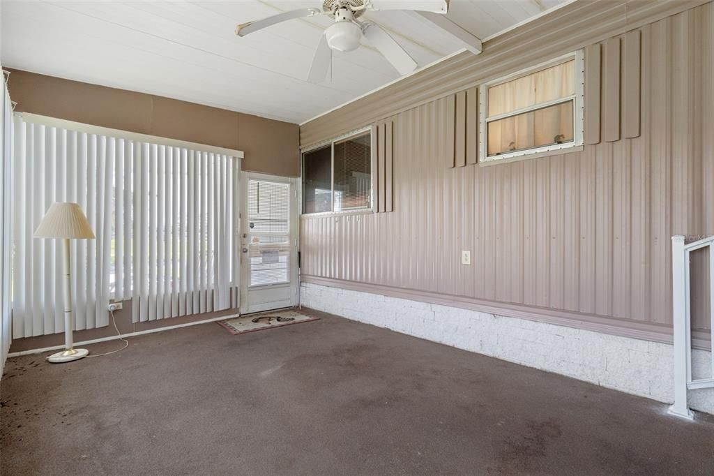 For Sale: $174,900 (2 beds, 2 baths, 1056 Square Feet)
