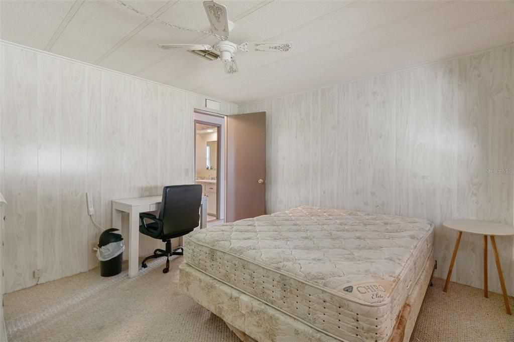 For Sale: $174,900 (2 beds, 2 baths, 1056 Square Feet)